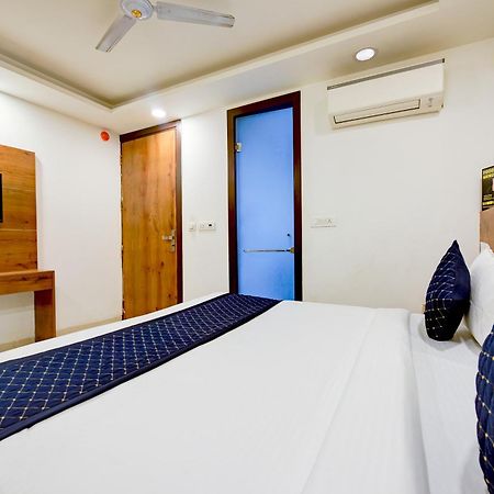 Hotel Grand Qubic Near Delhi Airport Nova Deli Exterior foto
